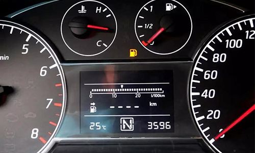 汽車(chē)是否有油